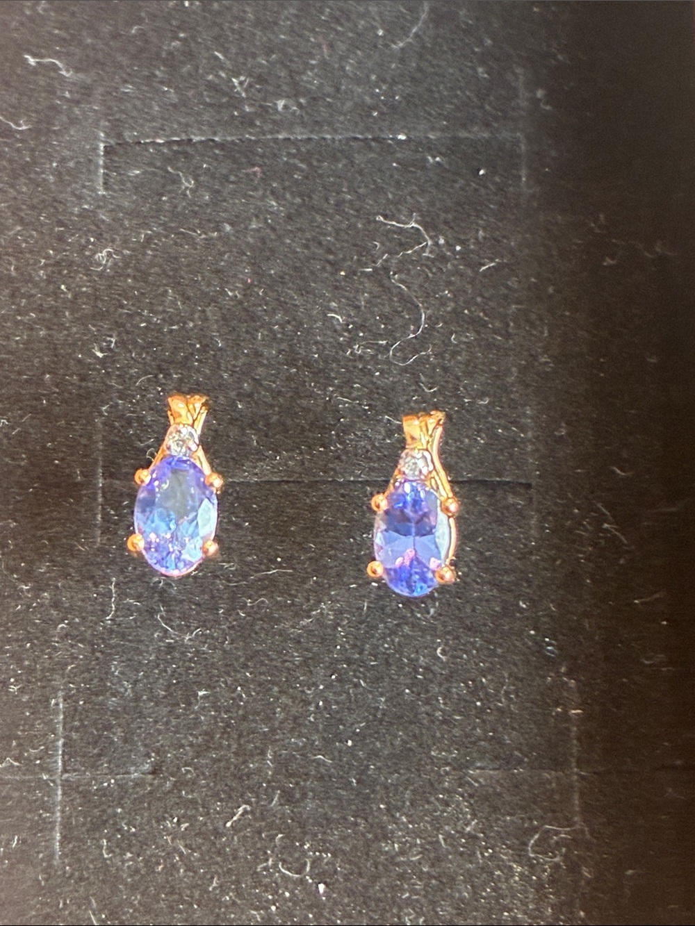 10K Elegant TanzaniteTeardrop Earrings. 1.49 Grams
